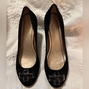 BCBG generation women’s  black wedge suede shoe size 9 1/2